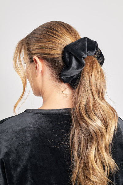 Μπλούζα βελουτέ με "V" και scrunchie - Μαύρο