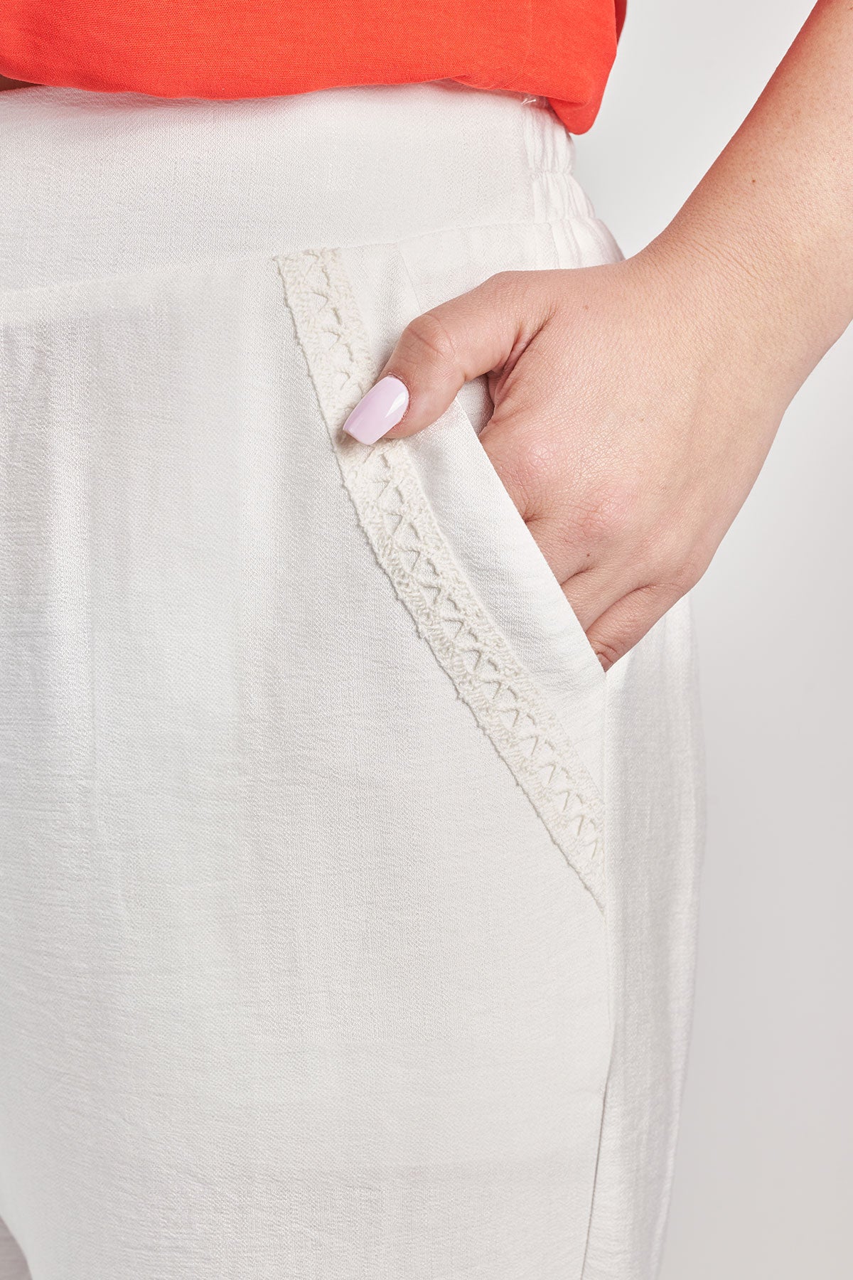 Peg trousers linen look with crochet details - Ecru